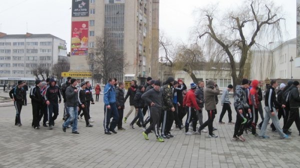 У Луцьку памʼять Шухевича вшанували пробігом. ФОТО